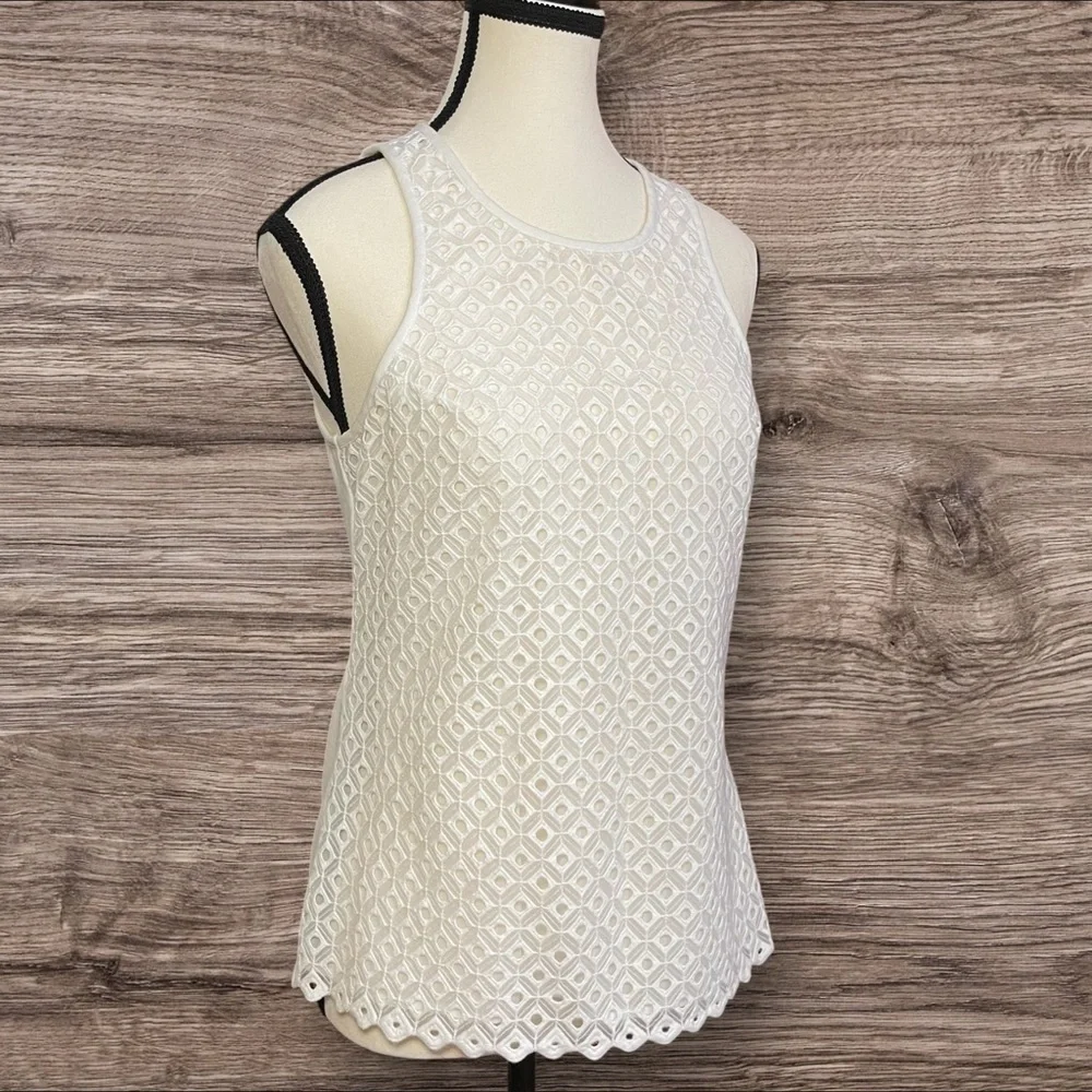 Vince Camuto Cream Sleeveless Tank Top‎ with Feminine Lace Detail Zip Back Sz. 2